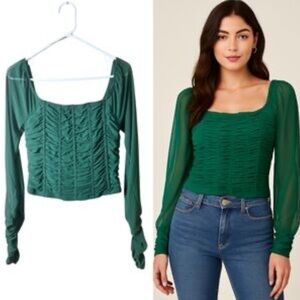 Fashion nova Ruched Mesh Top - Hunter size L